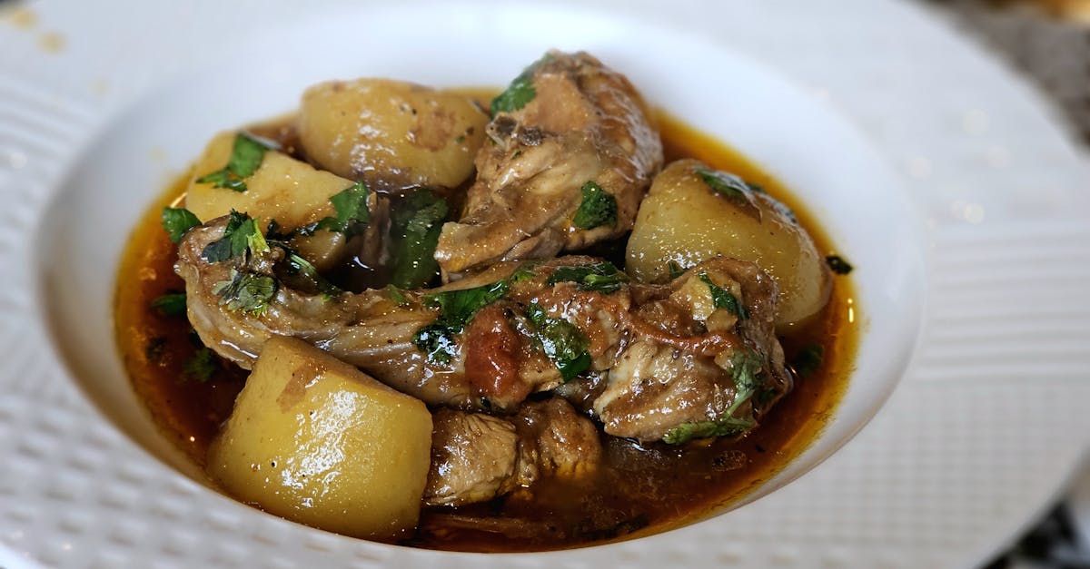 découvrez notre recette facile et savoureuse de ragoût de poulet aux pommes de terre, un plat réconfortant parfait pour toute la famille.