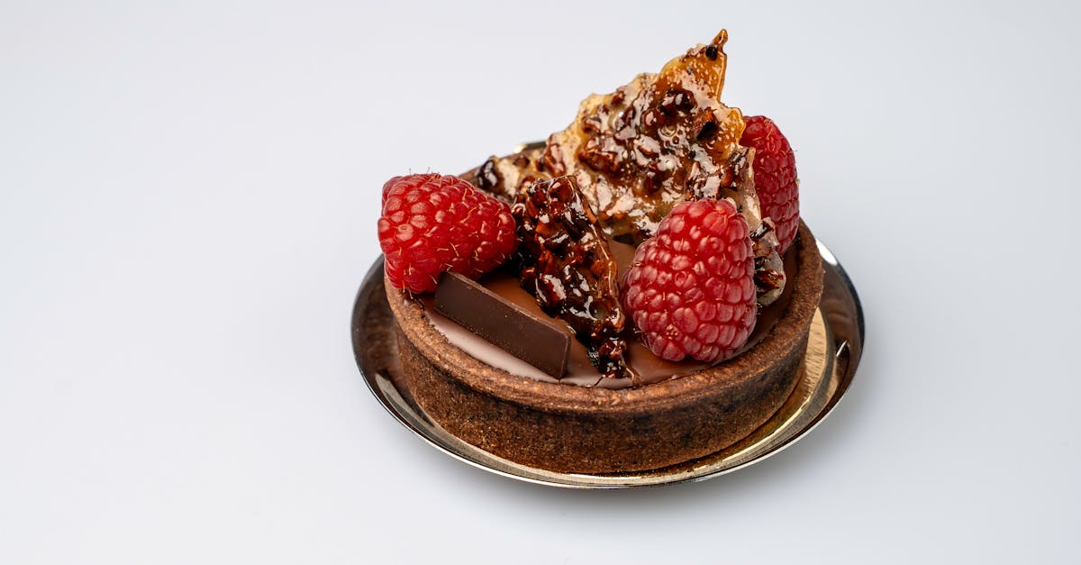 découvrez notre délicieuse charlotte framboise et chocolat blanc, un dessert frais et gourmand parfait pour toutes les occasions.