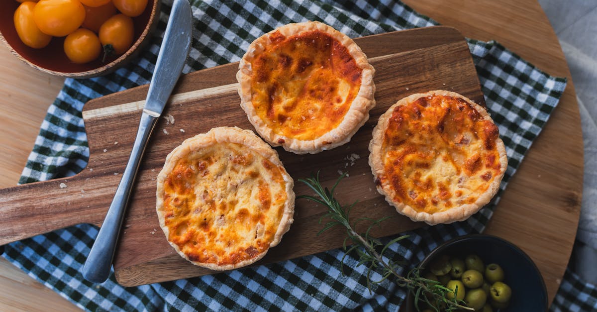 découvrez notre délicieuse quiche aux épinards et au fromage de chèvre, une recette savoureuse et facile à préparer pour un repas gourmand et équilibré.