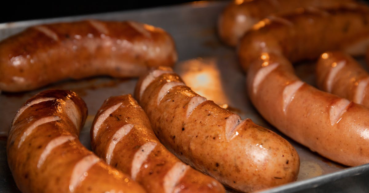 découvrez notre recette savoureuse de choucroute braisée aux saucisses, un plat réconfortant et plein de saveurs à préparer facilement chez vous.