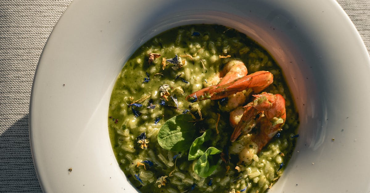 découvrez notre risotto crémeux aux épinards et fromage de chèvre, une recette savoureuse et réconfortante parfaite pour un repas gourmand.