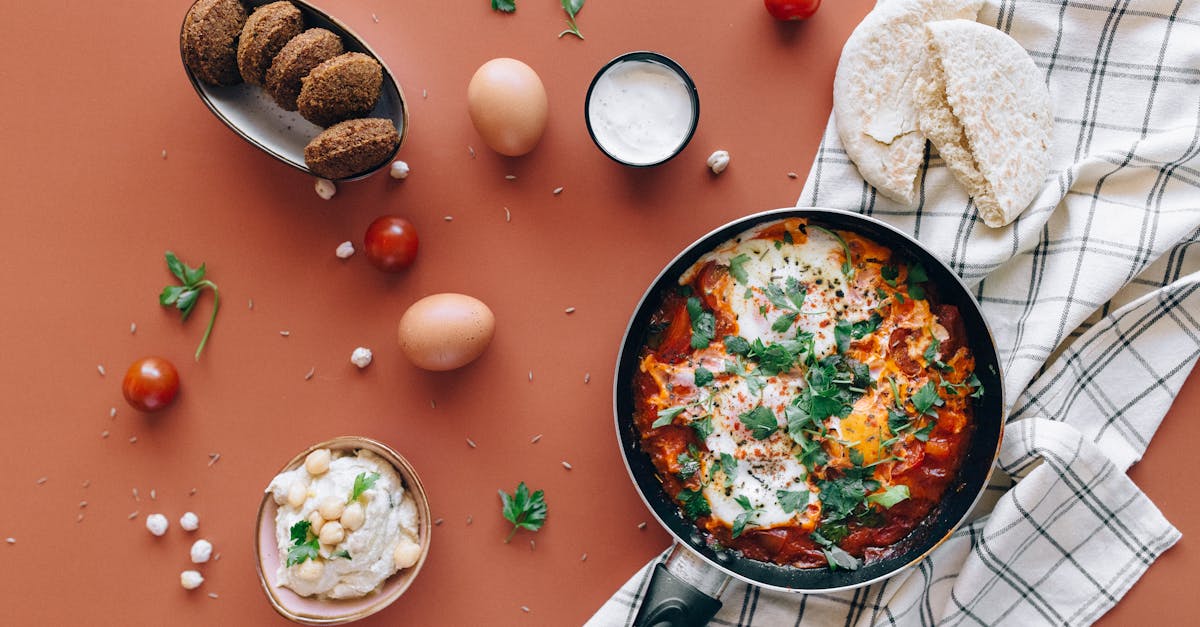découvrez une délicieuse recette de shakshuka aux pois chiches, un plat savoureux et sain parfait pour le petit-déjeuner ou le dîner.