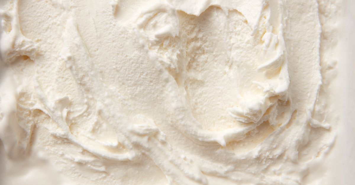 découvrez notre recette maison de glace à la vanille onctueuse, facile à préparer et délicieusement crémeuse pour un dessert parfait.