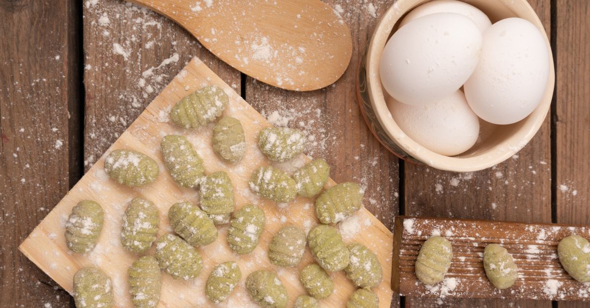 découvrez notre recette facile et délicieuse de gnocchi à la carbonara, parfaite pour un repas convivial et savoureux en toute simplicité.