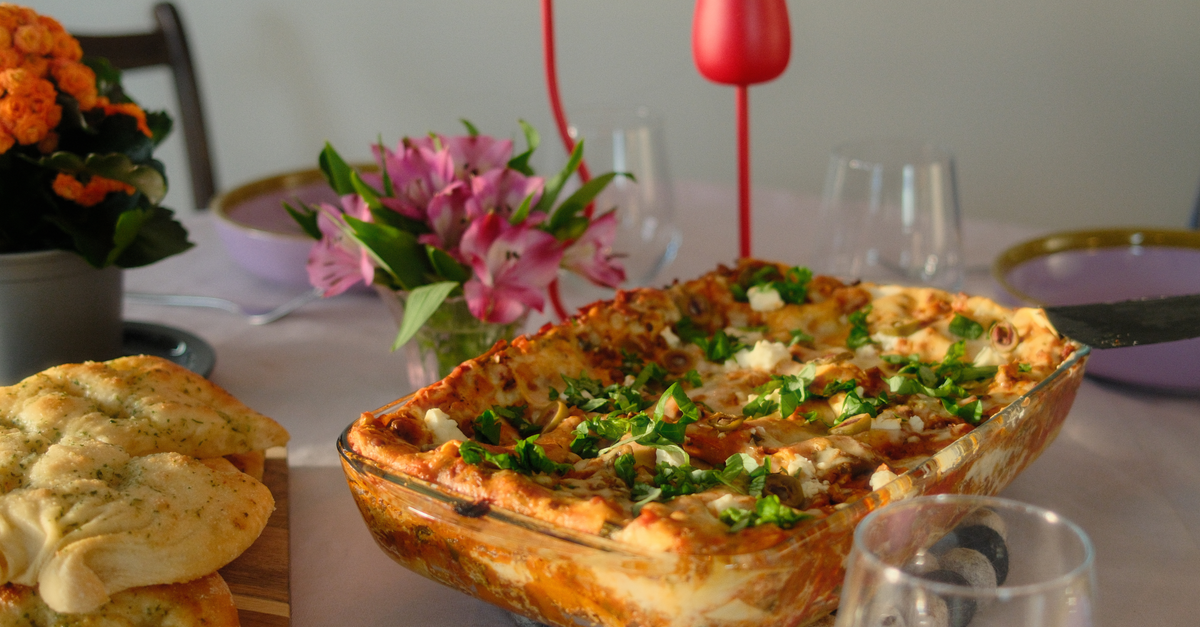 découvrez notre recette savoureuse de lasagnes au saumon, un plat gourmand alliant la douceur du saumon à la richesse de la béchamel, parfait pour un repas convivial et raffiné.