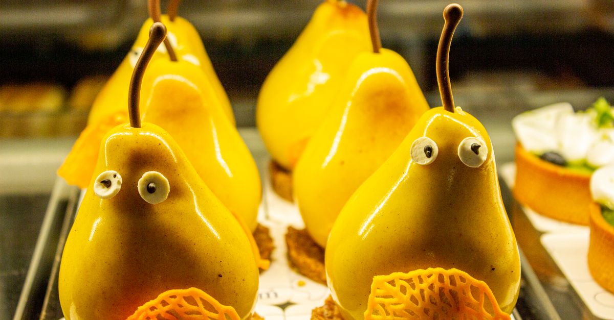 découvrez notre dessert gourmand alliant la douceur de la poire et la richesse du chocolat pour un plaisir sucré irrésistible.