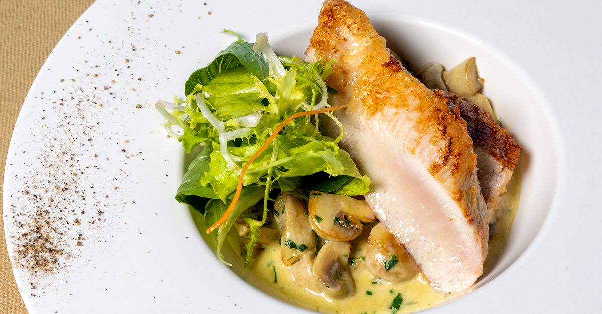 Accueil 19 découvrez notre délicieuse roulade de veau aux champignons, une recette savoureuse et réconfortante parfaite pour un repas raffiné et gourmant.