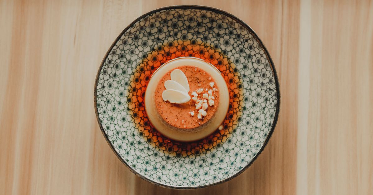 découvrez notre recette traditionnelle de crème brûlée, un dessert français onctueux à la vanille avec une croûte de caramel croquant. un délice facile à préparer pour toutes les occasions.