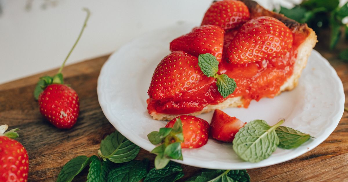 découvrez une délicieuse recette de tarte à la fraise sans cuisson, facile et rapide à réaliser avec le thermomix. parfaite pour un dessert frais et gourmand !